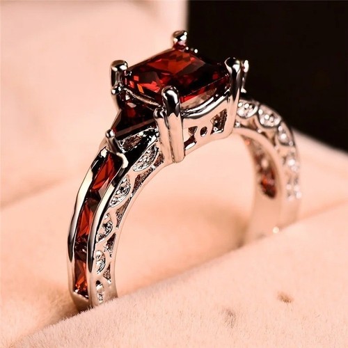 Princess cut garnet - ruby, ring